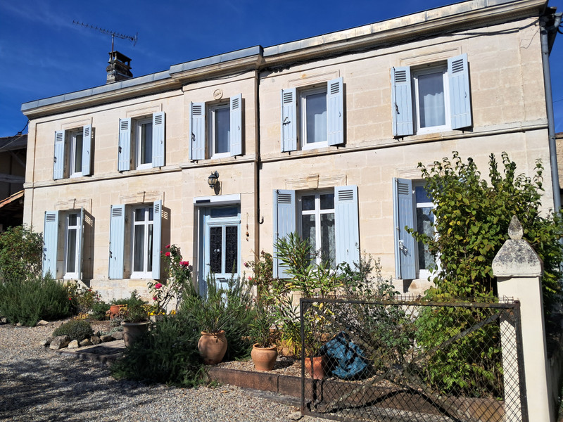 French property for sale in Blaye, Gironde - €299,980 - photo 1