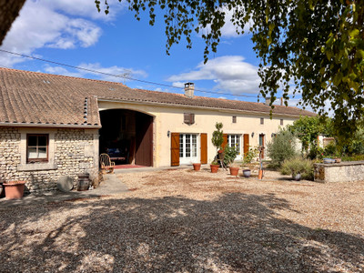 French property for sale in Germignac, Charente-Maritime - €424,000 - photo 1