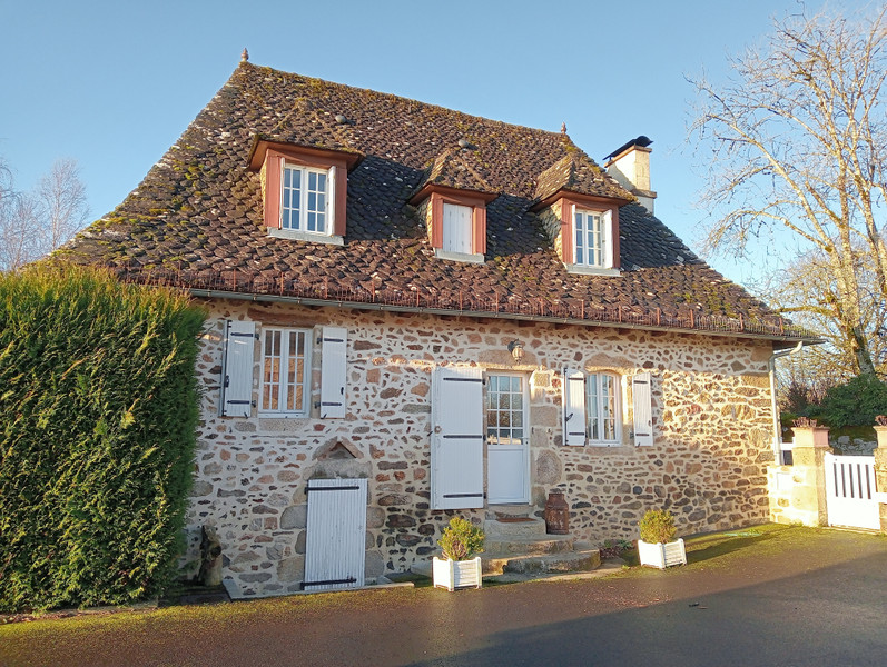 French property for sale in Montvert, Cantal - €445,200 - photo 0