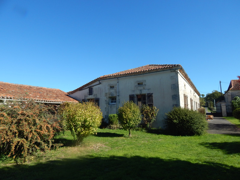 French property for sale in Ronsenac, Charente - €787,500 - photo 3