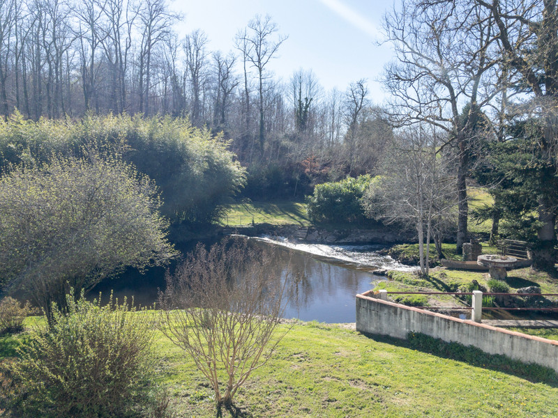 French property for sale in Maisonnais-sur-Tardoire, Haute-Vienne - €246,000 - photo 4