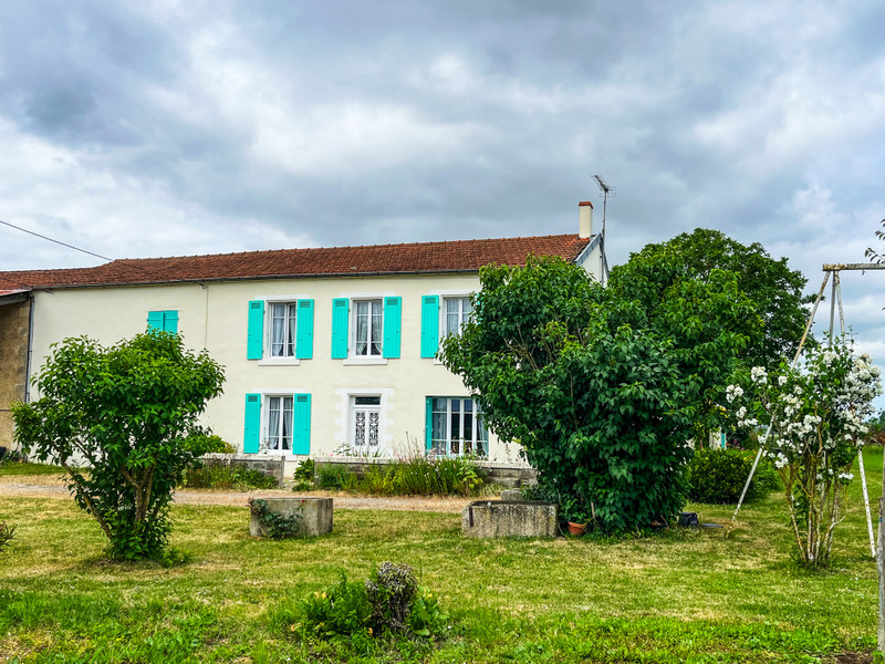 French property for sale in Benon, Charente-Maritime - €367,000 - photo 9