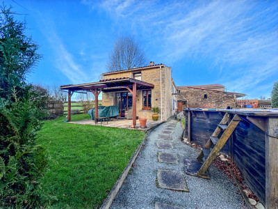 French property for sale in Saint-Pierre-du-Chemin, Vendée - €158,050 - photo 1