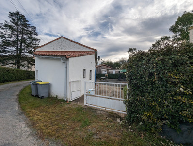 French property for sale in Puy-de-Serre, Vendée - €115,000 - photo 9