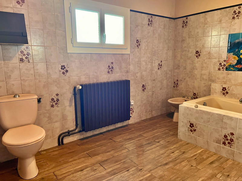 French property for sale in Jarnac, Charente - €235,400 - photo 7
