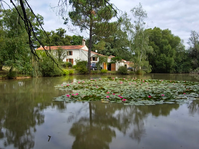 Maison à vendre à Saint-Martin-Lars-en-Sainte-Hermine, Vendée, Pays de la Loire, avec Leggett Immobilier