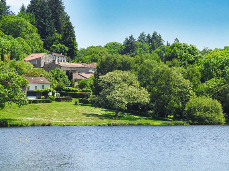 Maison à vendre à Saint-Pardoux-le-Lac, Haute-Vienne - 174.960 € - photo 1