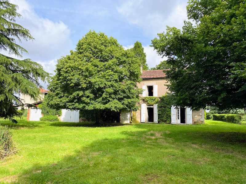 French property for sale in Suaux, Charente - €192,000 - photo 2