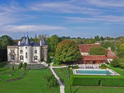 Chateau à vendre à Saint-Sulpice-d'Excideuil, Dordogne, Aquitaine, avec Leggett Immobilier