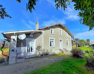 Maison à vendre à Saint-Séverin, Charente - 299.600 € - photo 1