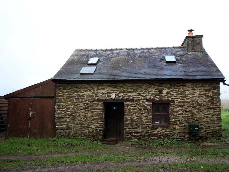 Maison à vendre à Plonévez-du-Faou, Finistère - 45 600 € - photo 1