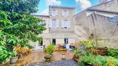 Maison à vendre à Barbezieux-Saint-Hilaire, Charente, Poitou-Charentes, avec Leggett Immobilier