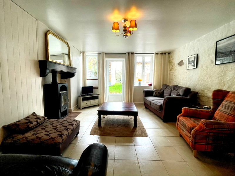 French property for sale in Asnières-sur-Blour, Vienne - €125,000 - photo 2
