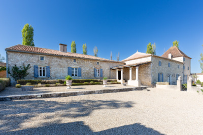 Prestigious Country Manoir luxuriously renovated with countryside views and swimming pool