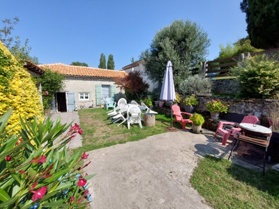 Maison à vendre à Villebois-Lavalette, Charente, Poitou-Charentes, avec Leggett Immobilier