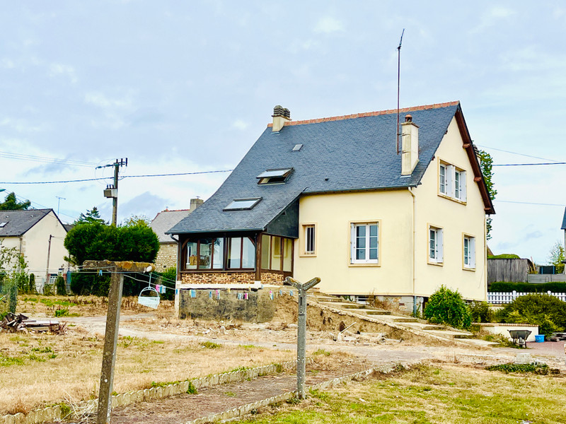 French property for sale in Neuilly-le-Vendin, Mayenne - €103,300 - photo 0
