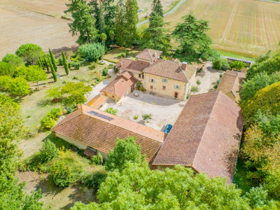 Breathtaking 6 bedroom chateau with outbuildings set in parkland, with views of the Pyrenees, 1h15  Toulouse