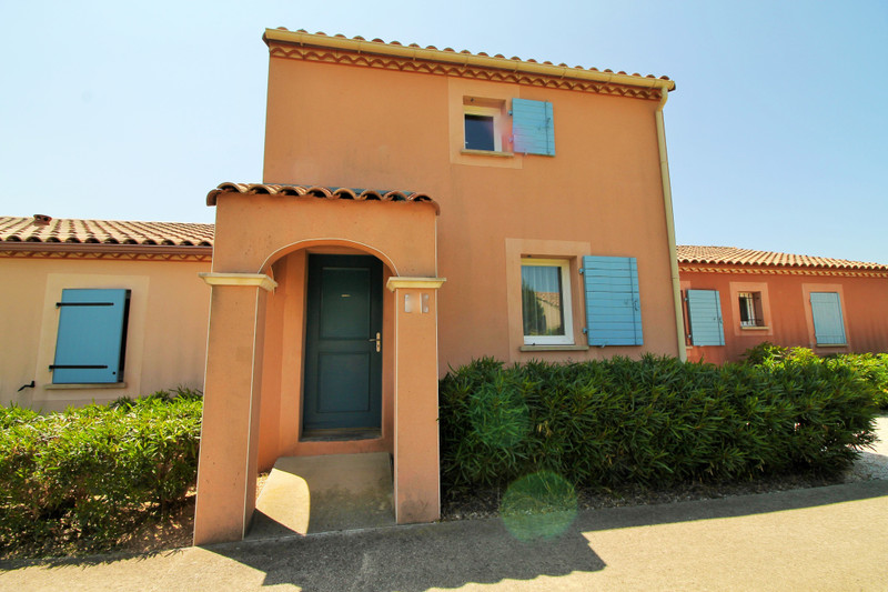 House for sale in Homps Aude 2 bedroom Villa in a lakeside residence with lovely views