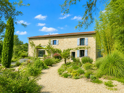 Maison à vendre à Val-d'Auge, Charente, Poitou-Charentes, avec Leggett Immobilier