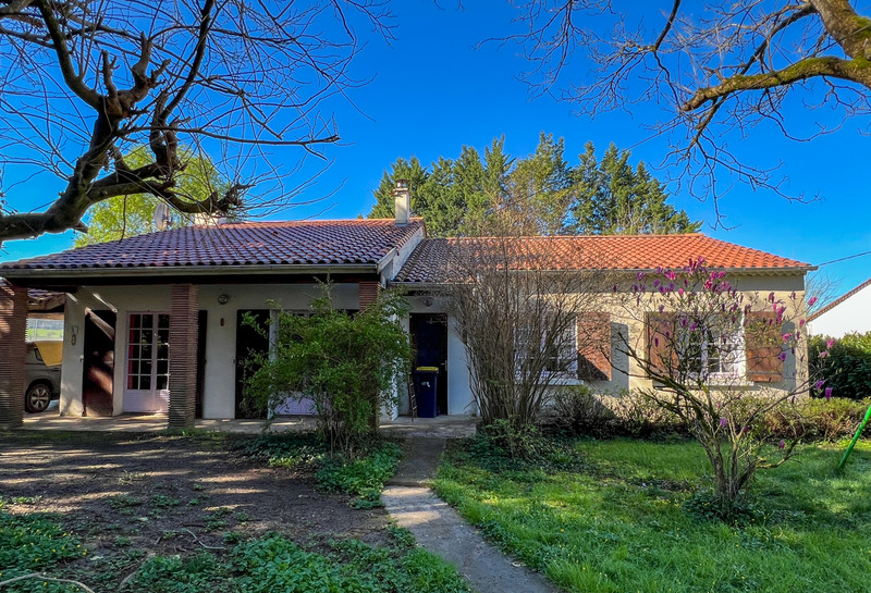 French property for sale in Lauzun, Lot-et-Garonne - €172,800 - photo 2