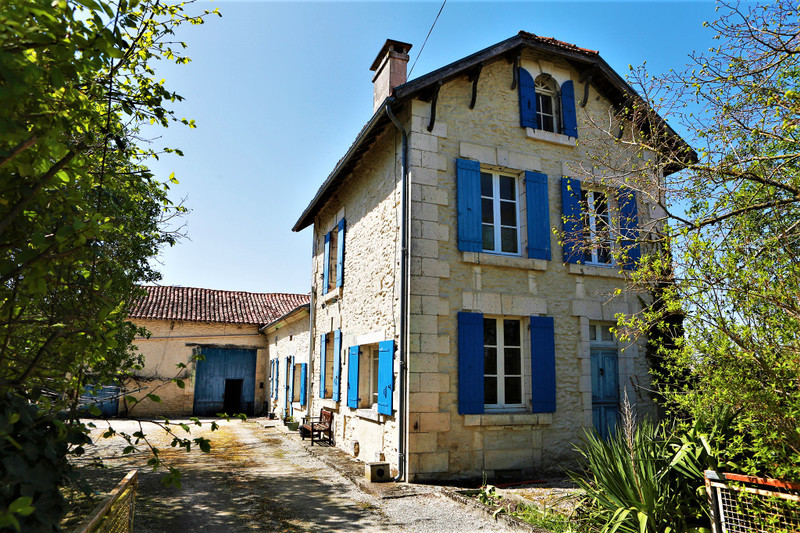 French property for sale in Verteillac, Dordogne - €278,250 - photo 2