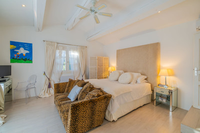 French property for sale in Entrecasteaux, Var - €875,000 - photo 4