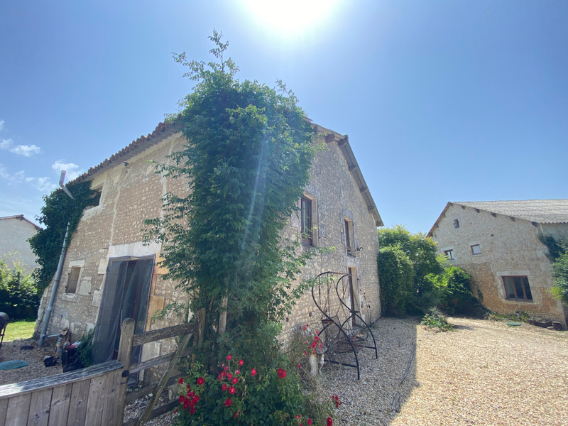 French property for sale in Chevanceaux, Charente-Maritime - €475,000 - photo 4