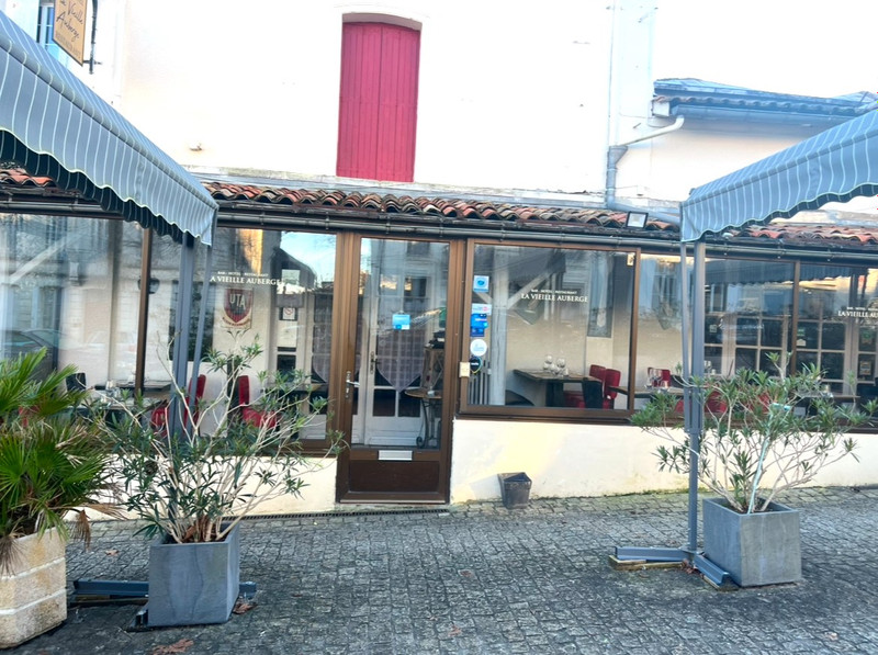 French property for sale in Barbezieux-Saint-Hilaire, Charente - €210,600 - photo 9