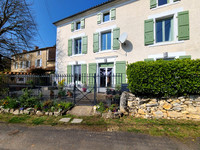 Maison à vendre à Ventouse, Charente - 188.000 € - photo 1