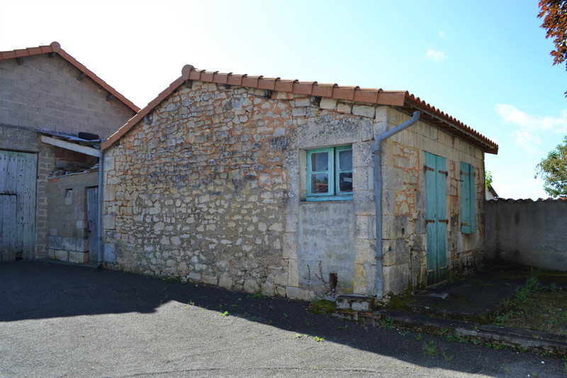 French property for sale in La Rochefoucauld, Charente - &#8364;273,900 - photo 9