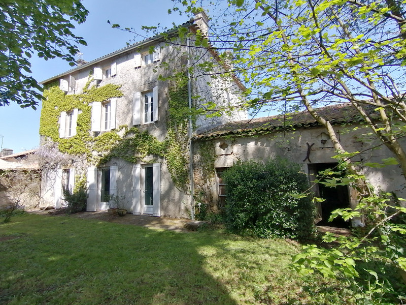 Maison à Gensac, Gironde - photo 1