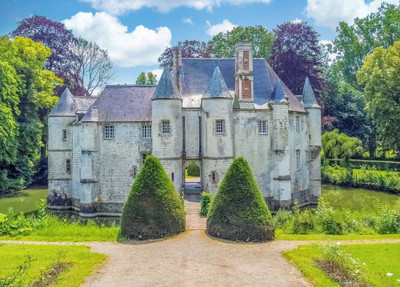 Magnificent unique fairytale château in charming secluded grounds. Excellent condition. Paris Airport 2 hours.