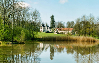 Stunning 19th Century Château, newly renovated, 30 hectare park with lake and outbuildings.  Nr Loches 37.