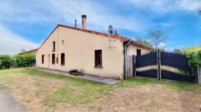 Maison à vendre à Saint-Claud, Charente, Poitou-Charentes, avec Leggett Immobilier