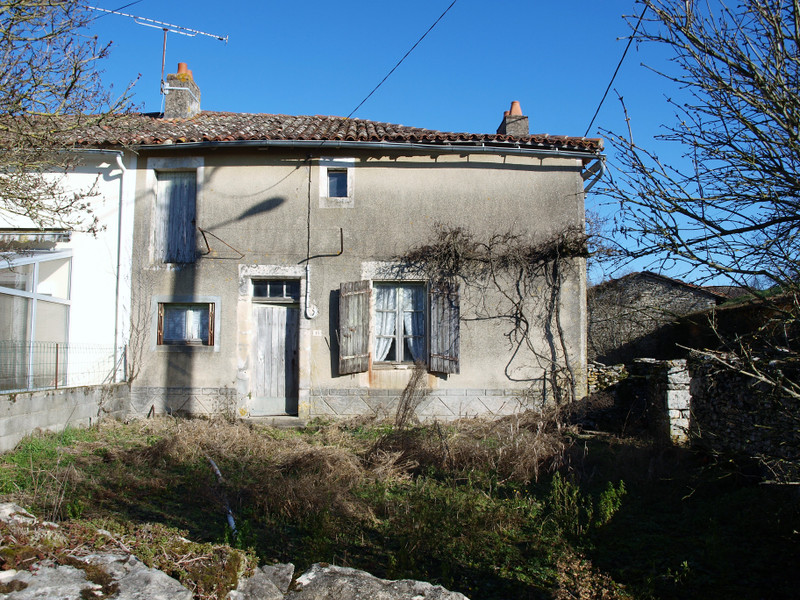 French property for sale in Savigné, Vienne - &#8364;26,600 - photo 2