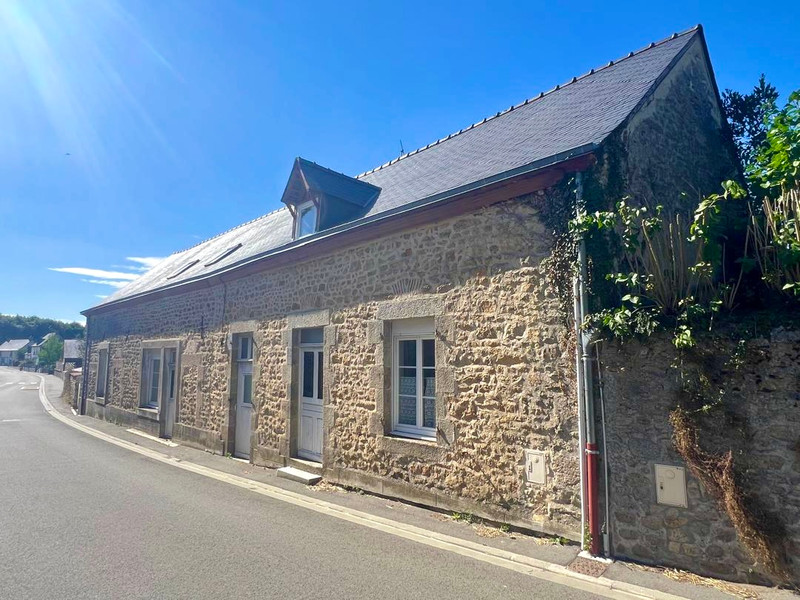 French property for sale in Hambers, Mayenne - €109,900 - photo 0