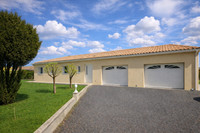 Propriété à vendre à Cellettes, Charente - 172 000 € - photo n°1