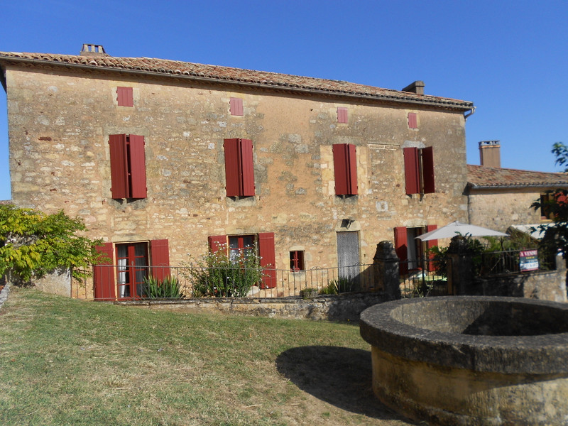 House for sale in Biron Dordogne Well presented village property