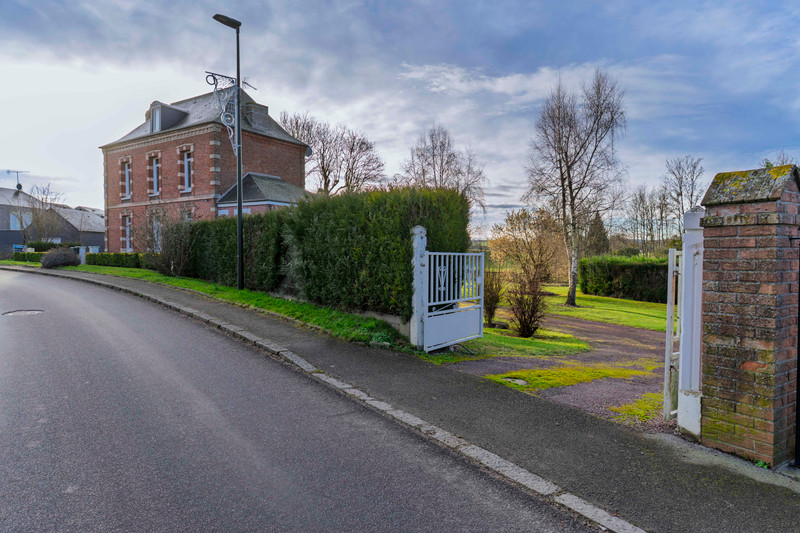 French property for sale in Foucarmont, Seine-Maritime - €251,450 - photo 1