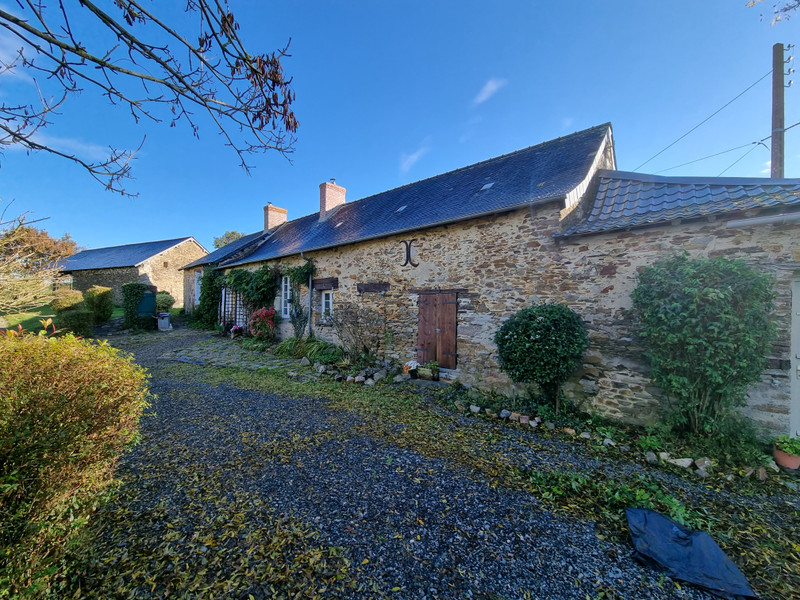 French property for sale in Armaillé, Maine-et-Loire - €411,800 - photo 2