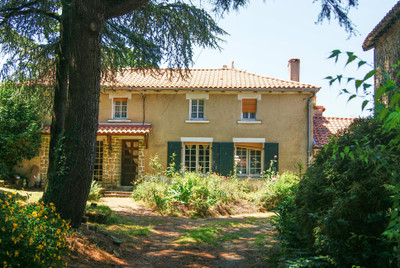 Maison à vendre à La Chapelle-Saint-Étienne, Deux-Sèvres, Poitou-Charentes, avec Leggett Immobilier