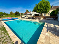 Propriété à vendre à Bonnes, Charente - 360 400 € - photo n°1