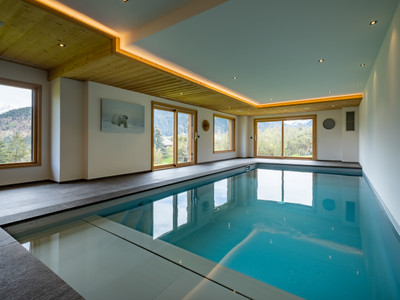 Chalet neuf, élégant et contemporain, de 5 chambres avec piscine et terrasse sud, vallée de Méribel