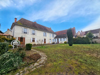 Propriété à vendre à Le Veurdre, Allier - 214 000 € - photo n°1