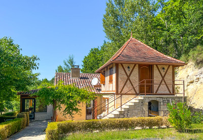 Maison à vendre à Montcuq-en-Quercy-Blanc, Lot, Midi-Pyrénées, avec Leggett Immobilier