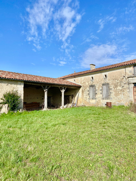 French property for sale in Lignières-Sonneville, Charente - €267,500 - photo 3
