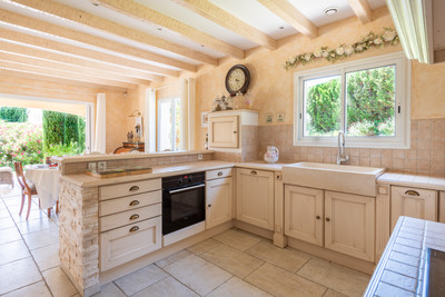 Provencal Paradise: Elegant Villa with Mediterranean Garden and Pool in Carcassonne—South of France