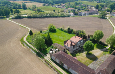 Chateau à vendre à Betbezer-d'Armagnac, Landes, Aquitaine, avec Leggett Immobilier
