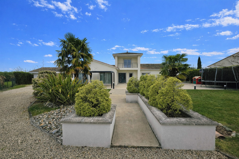 Propriété à vendre à Puymoyen, Charente - 475 000 €