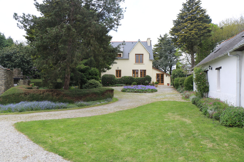 French property for sale in Plonévez-du-Faou, Finistère - &#8364;666,420 - photo 2